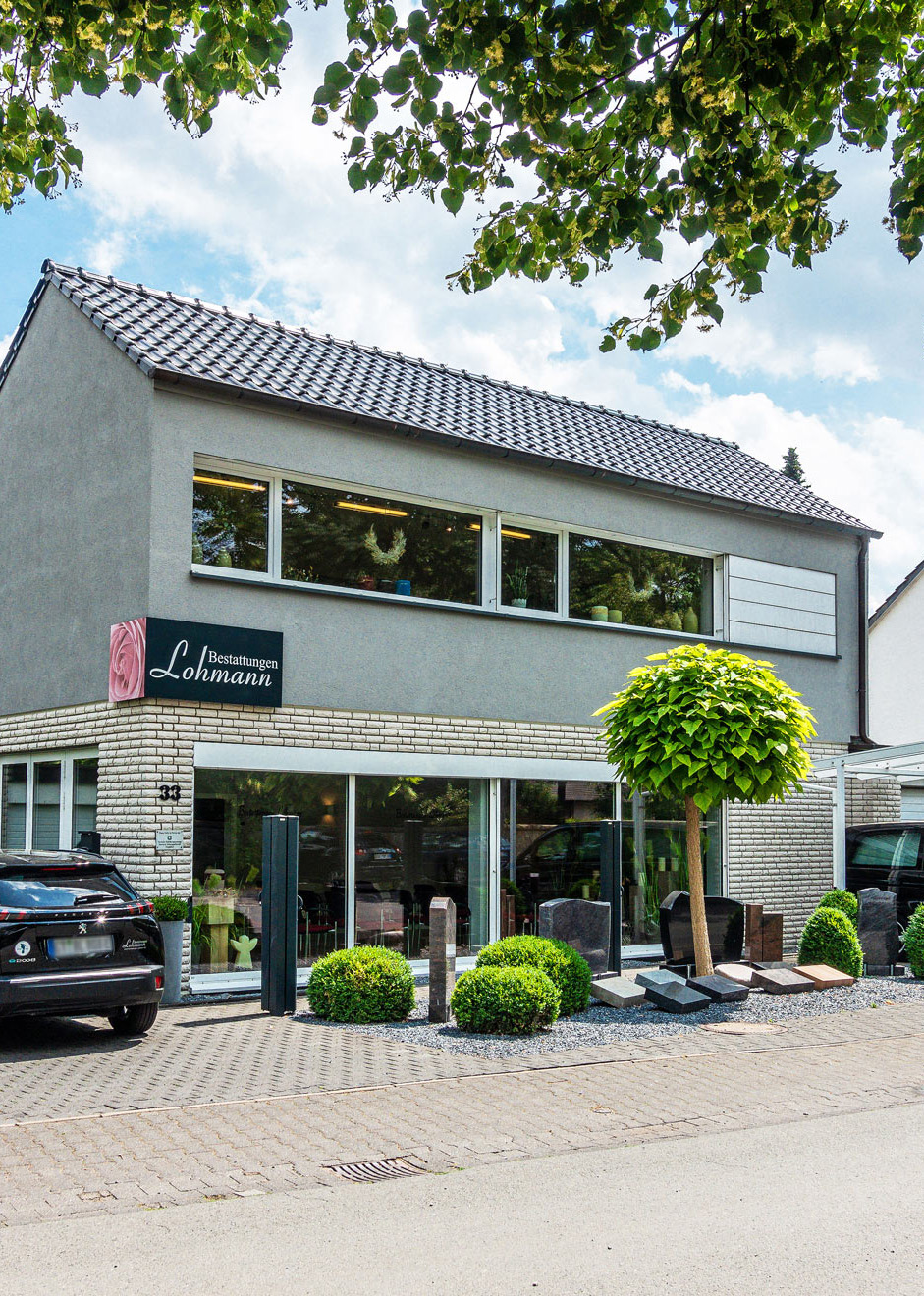 Bestattungen-Lohmann-Außenaufnahme-2 Außenaufnahme Bestattungen Lohmann